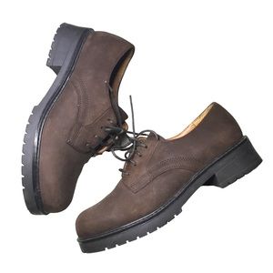 Like new BASS Oxford brown shoe